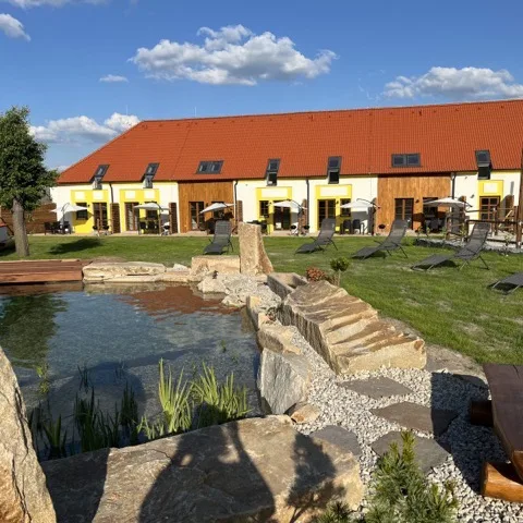 Apartmány s koupacím jezírkem v ZOO Apartmány Lhota